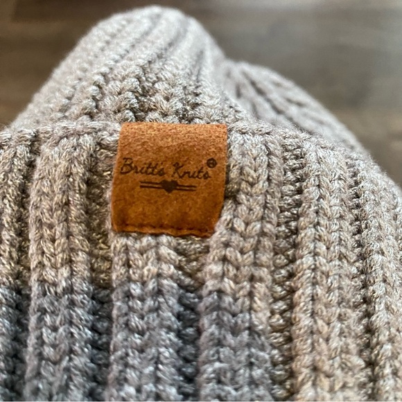 Britts Knits toque cable knit winter toque grey - Picture 3 of 3